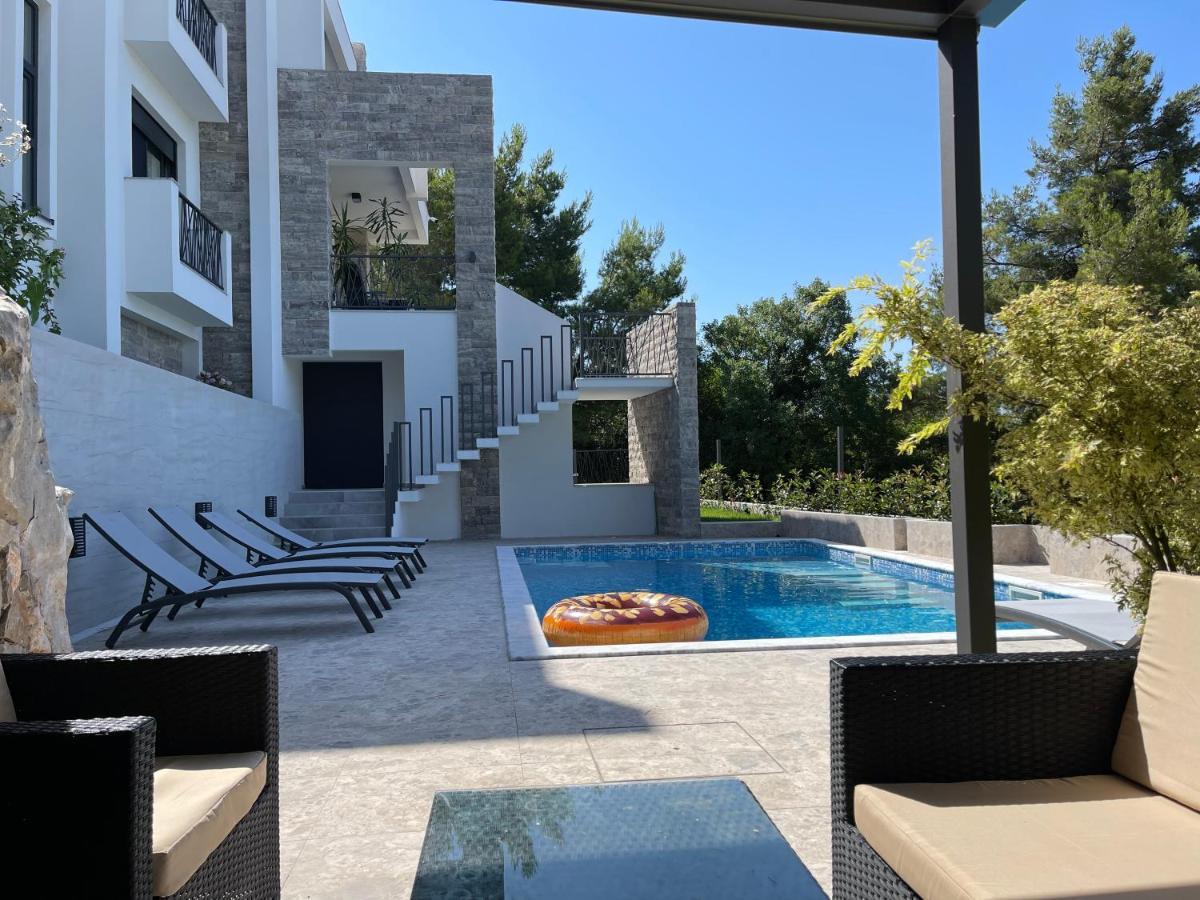 Villa Pine Bar Exterior photo